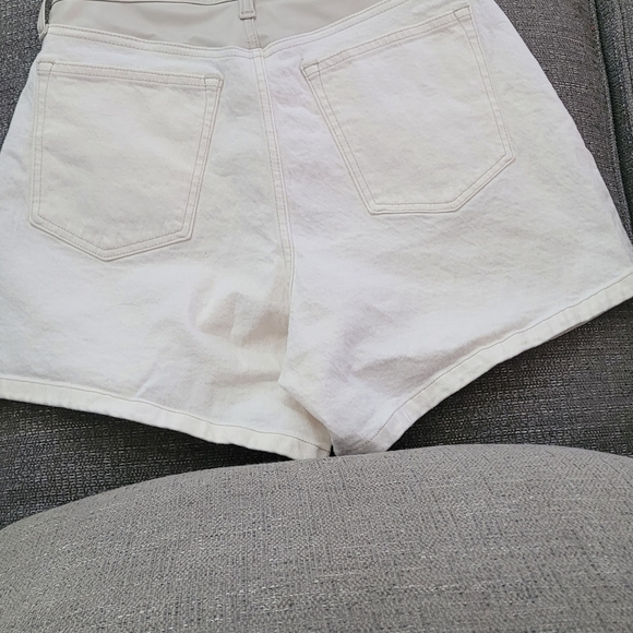 Shorts - Picture 2 of 8